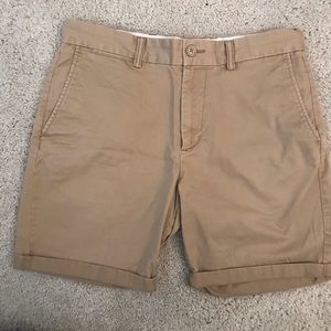 Men’s khaki shorts